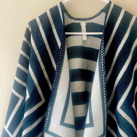 LOFT Knitted Cape - Picture 2 of 5